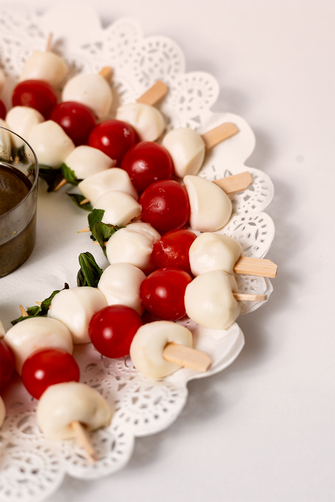 Brochetas Tomate Mozzarella Pesto (20 pzas)