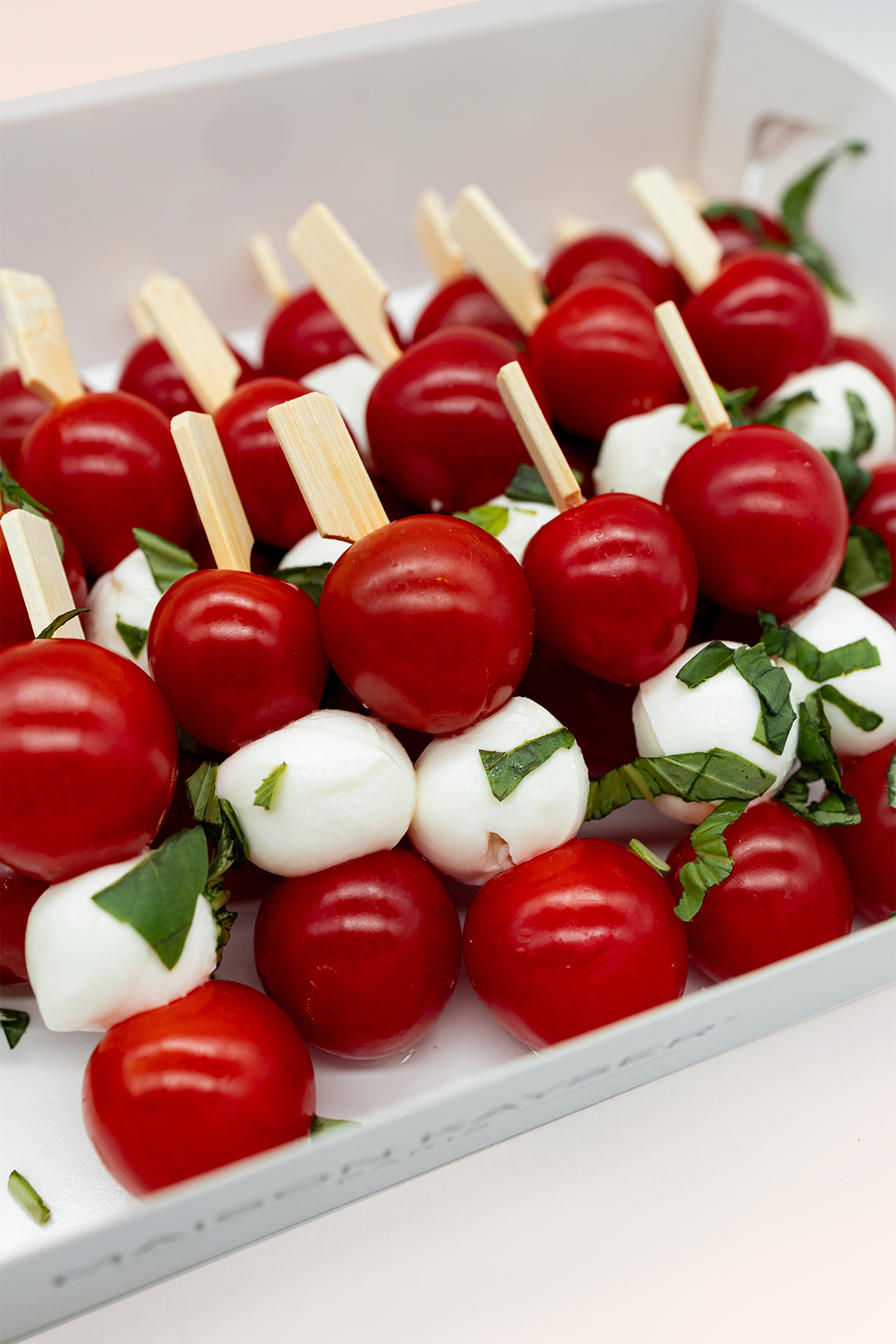 Bandeja Brocheta Tomate Mozzarella Pesto 20 uds